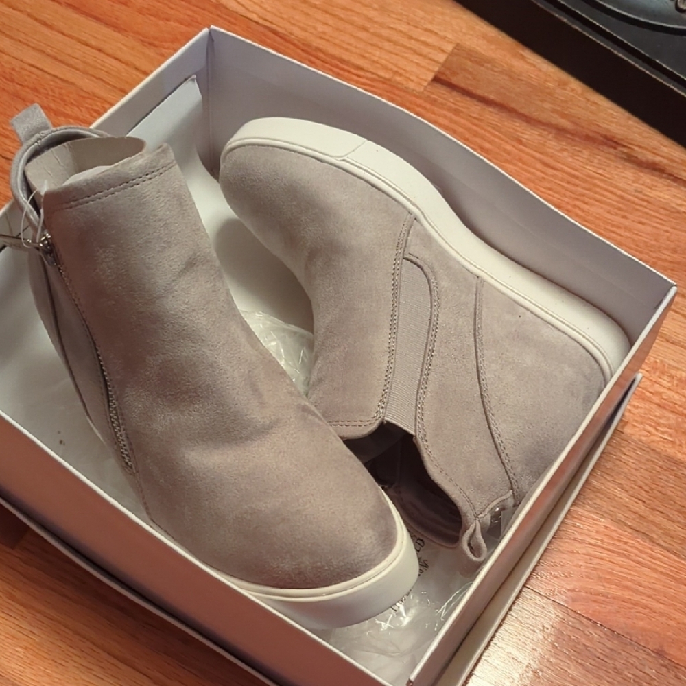 Anne Klein Light Gray Ankle Booties